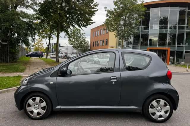 Toyota Aygo (2007) thumbnail 2