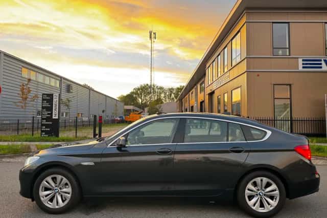 BMW 5-Serie (2010) thumbnail 2