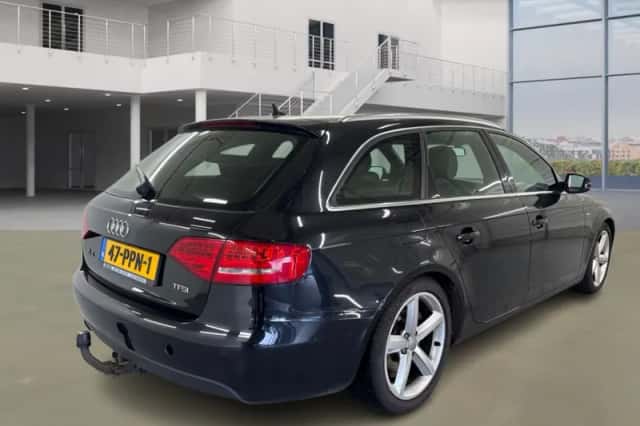 Audi A4 (2011) thumbnail 3