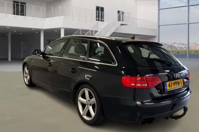 Audi A4 (2011) thumbnail 4