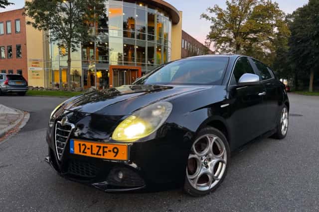 Alfa Romeo Giulietta (2010) thumbnail 1
