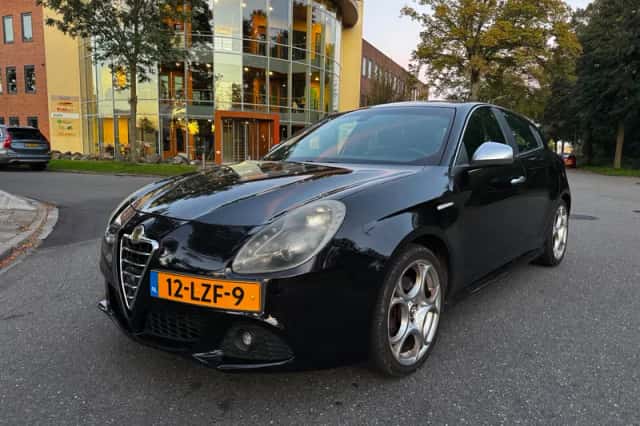 Alfa Romeo Giulietta (2010) thumbnail 4