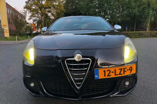 Alfa Romeo Giulietta (2010) thumbnail 5