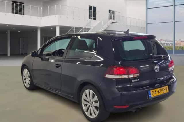 Volkswagen Golf (2010) thumbnail 4