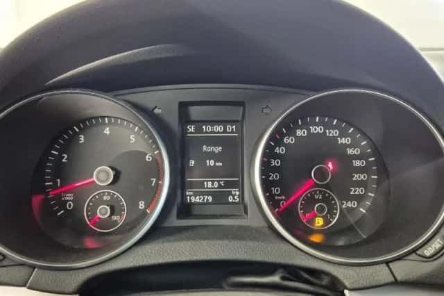 Volkswagen Golf (2010) thumbnail 5