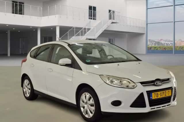 Ford Focus (2012) thumbnail 2