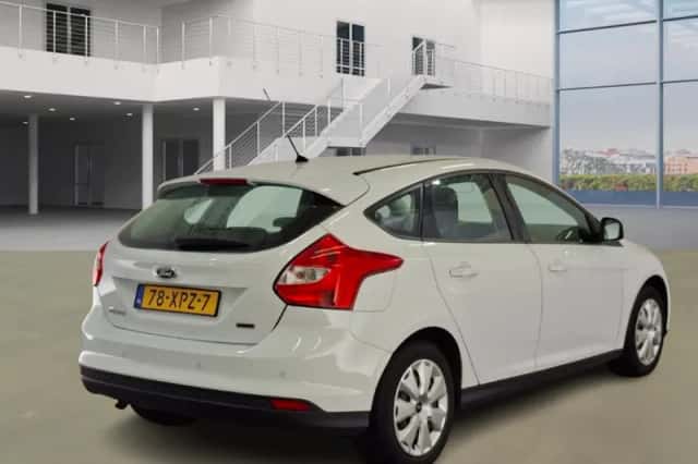 Ford Focus (2012) thumbnail 3
