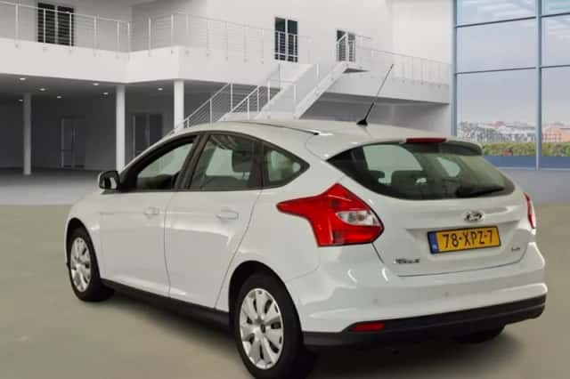 Ford Focus (2012) thumbnail 4