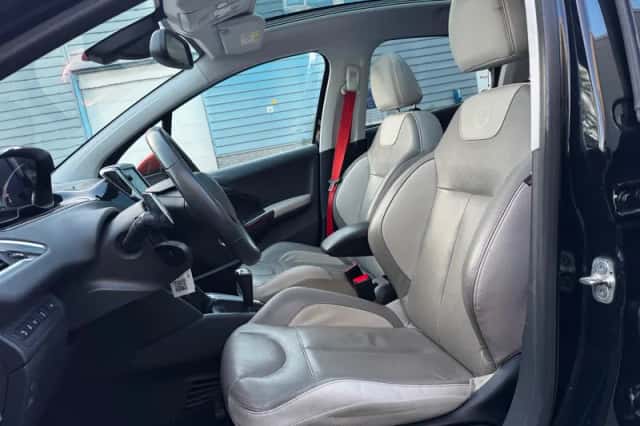 Peugeot 208 (2014) thumbnail 5