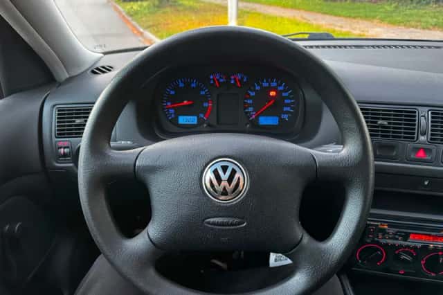 Volkswagen Golf (1999) thumbnail 3