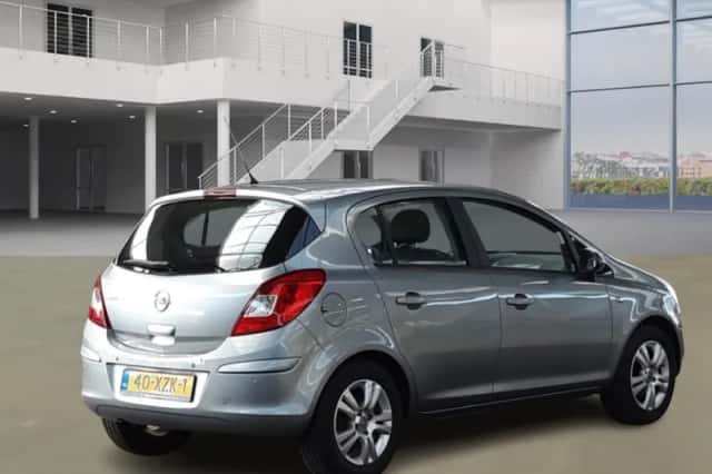 Opel Corsa (2012) thumbnail 3