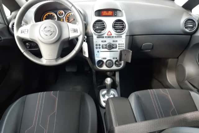 Opel Corsa (2012) thumbnail 6