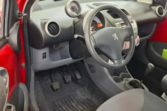 Peugeot 107 (2008) thumbnail 5