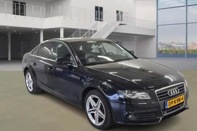 Audi A4 (2010) thumbnail 2