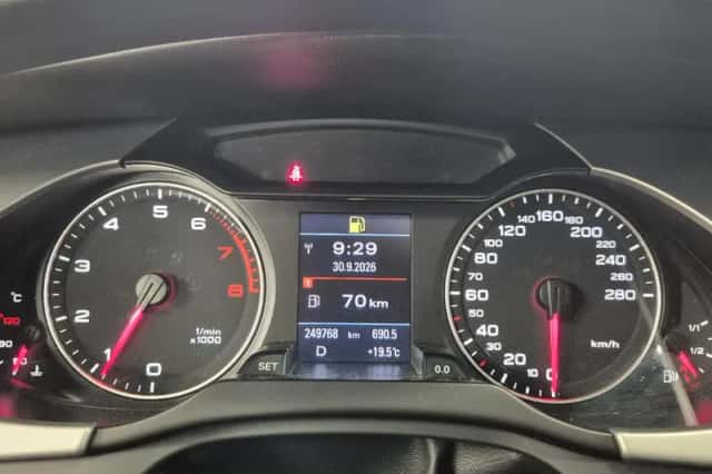 Audi A4 (2010) thumbnail 5