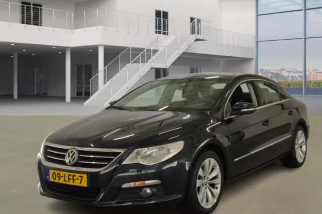 Volkswagen Passat (2010) thumbnail 1