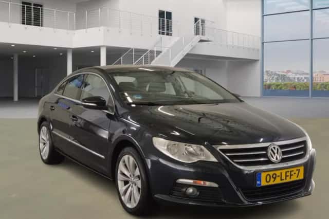 Volkswagen Passat (2010) thumbnail 2