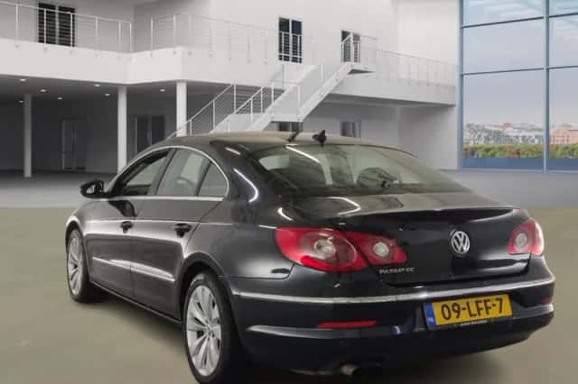 Volkswagen Passat (2010) thumbnail 4