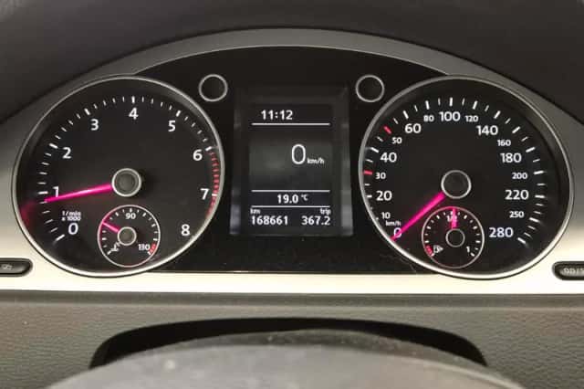 Volkswagen Passat (2010) thumbnail 5