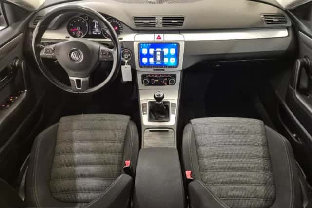 Volkswagen Passat (2010) thumbnail 6