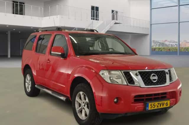 Nissan Pathfinder (2013) thumbnail 2