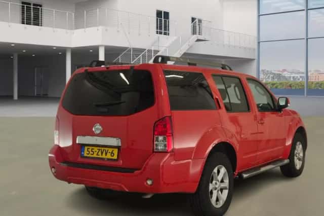 Nissan Pathfinder (2013) thumbnail 3