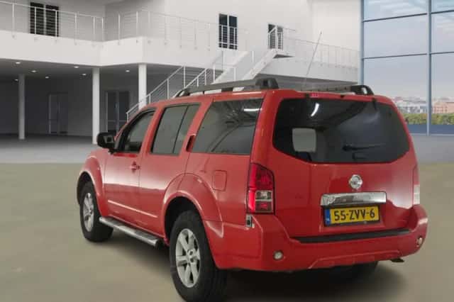 Nissan Pathfinder (2013) thumbnail 4
