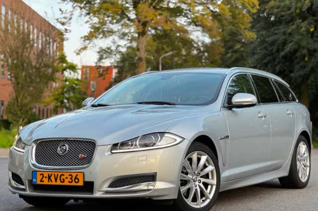 Jaguar XF (2013) thumbnail 1