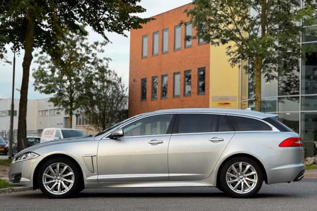 Jaguar XF (2013) thumbnail 2