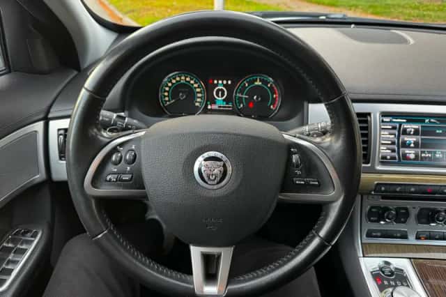 Jaguar XF (2013) thumbnail 3