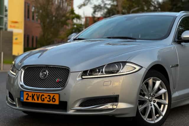 Jaguar XF (2013) thumbnail 4