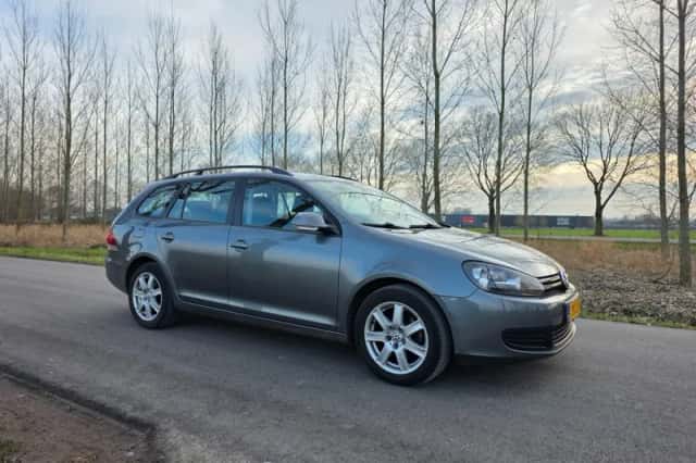 Volkswagen Golf (2010) thumbnail 2