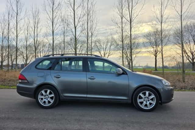 Volkswagen Golf (2010) thumbnail 3
