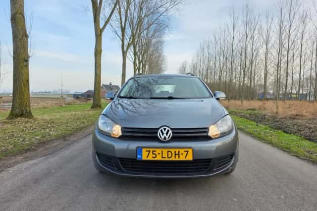 Volkswagen Golf (2010) thumbnail 4