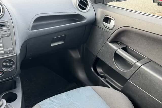 Ford Fiesta (2006) thumbnail 4