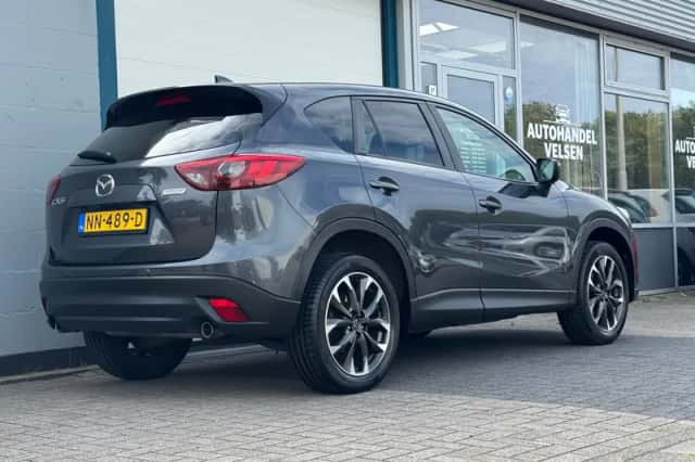 Mazda CX-5 (2017) thumbnail 2