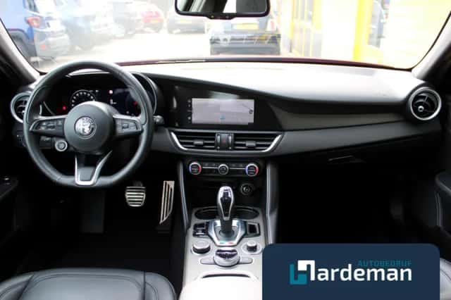 Alfa Romeo Giulia (2023) thumbnail 2