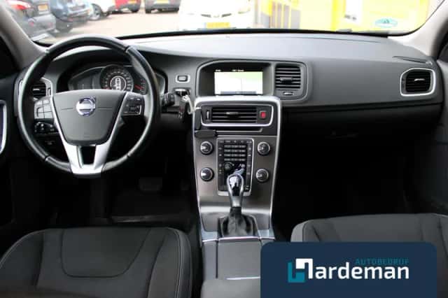 Volvo V60 (2014) thumbnail 2