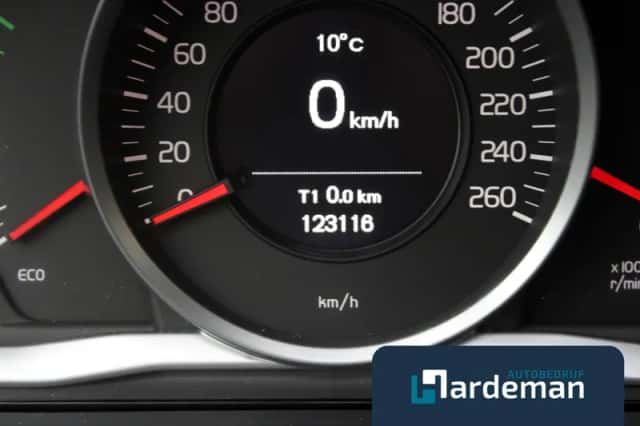 Volvo V60 (2014) thumbnail 3