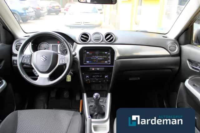 Suzuki Vitara (2018) thumbnail 2