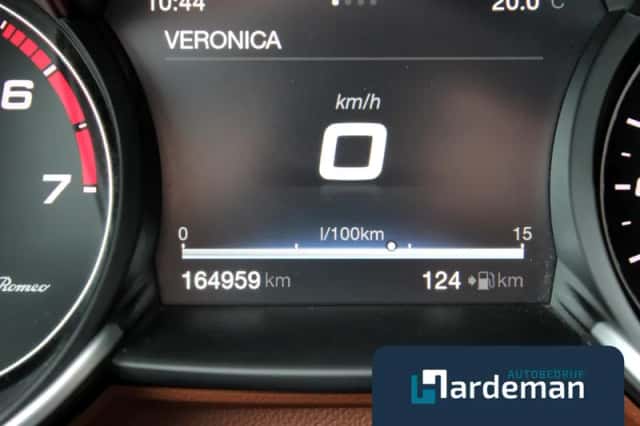 Alfa Romeo Giulia (2016) thumbnail 3
