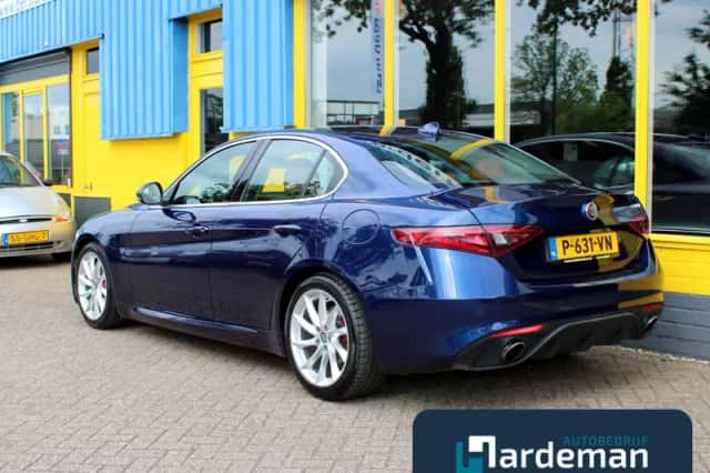 Alfa Romeo Giulia (2016) thumbnail 6