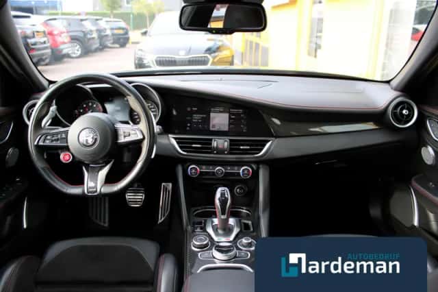 Alfa Romeo Giulia (2021) thumbnail 2