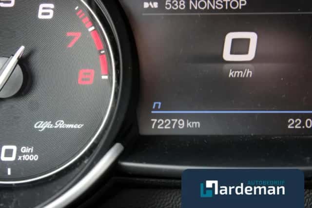 Alfa Romeo Giulia (2021) thumbnail 3