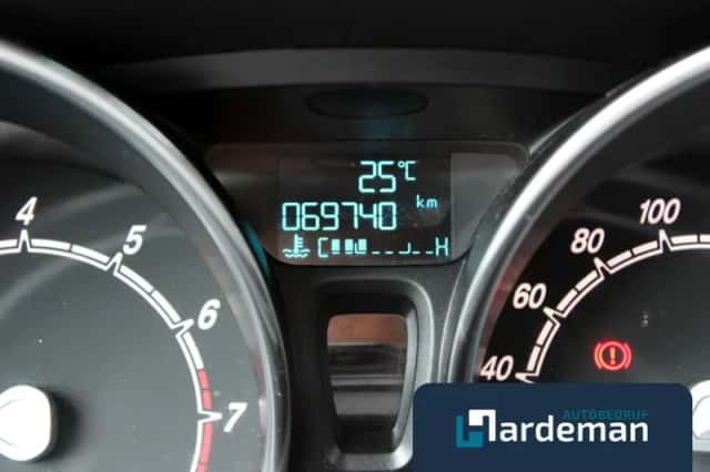 Ford B-Max (2017) thumbnail 3