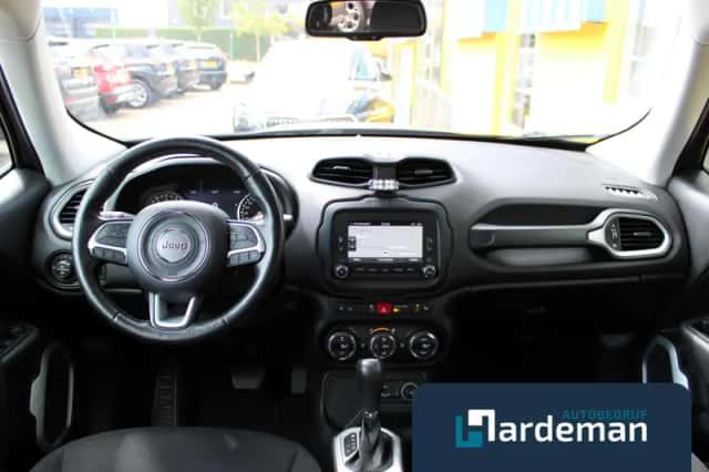 Jeep Renegade (2017) thumbnail 2