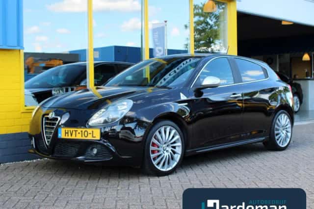 Alfa Romeo Giulietta (2011) thumbnail 1