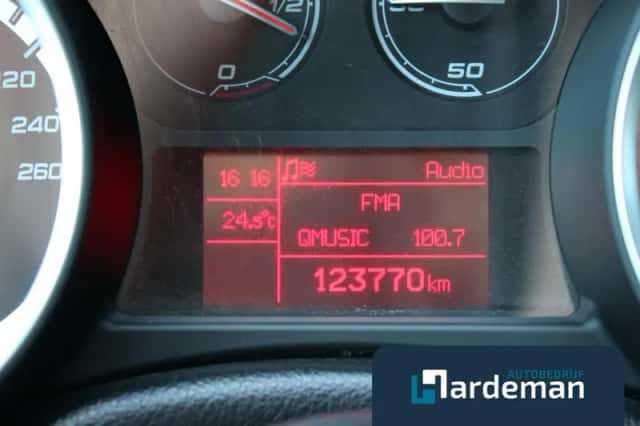 Alfa Romeo Giulietta (2011) thumbnail 3