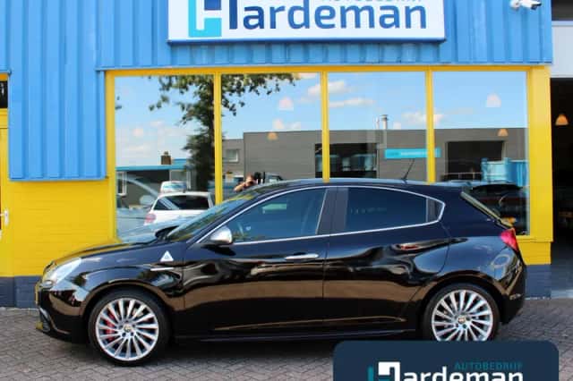 Alfa Romeo Giulietta (2011) thumbnail 4
