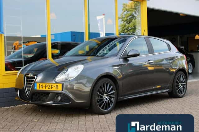 Alfa Romeo Giulietta (2011) thumbnail 1